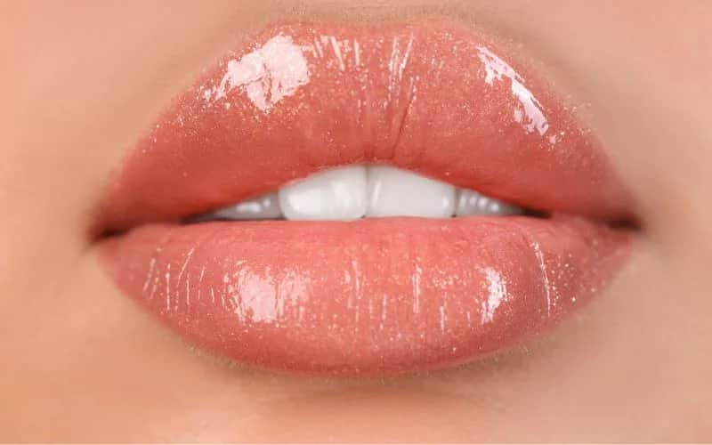 Makijaż po powiększaniu ust: Czekaj 24h czy dłużej?